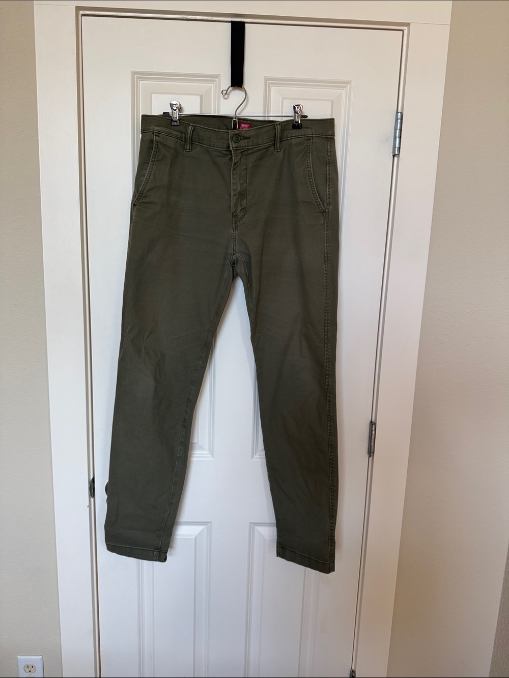 Levi's Men's Olive Straight Chinos